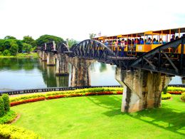 バンコク郊外の人気観光名所、クウェー川鉄橋と旧泰緬鉄道
