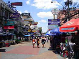 バンコクの人気観光名所、カオサン通り